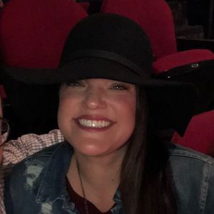 Meet your Posher, Holly